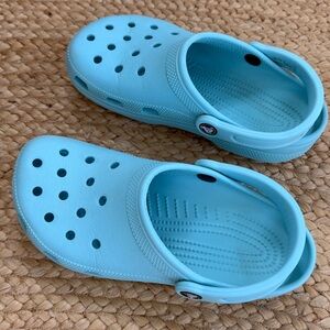 Turquoise Crocs Ladies Size 5/7